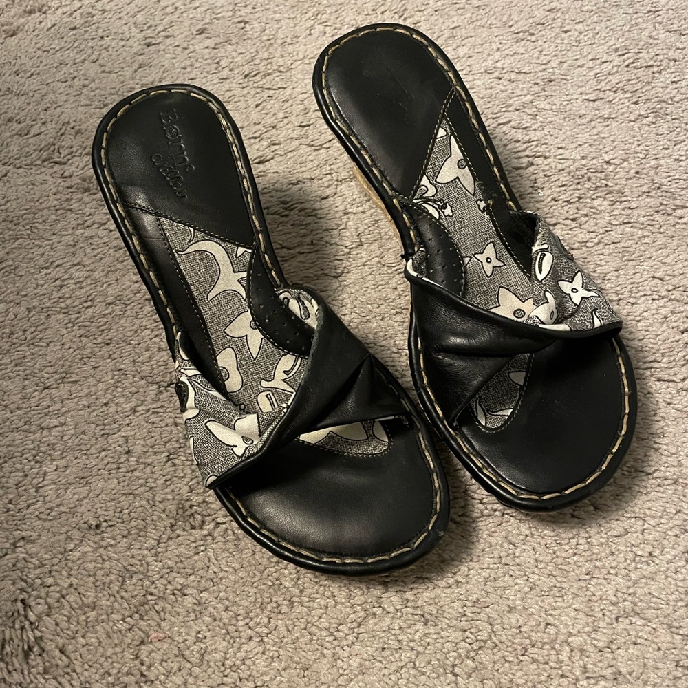 Born Black Leather Wedge Sandals with Decorative Stitching